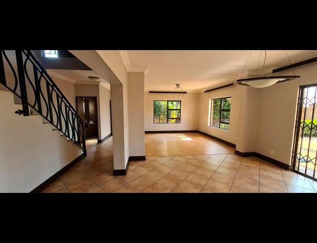 4 BEDROOM HOUSE FOR SALE IN NORTH RIDING